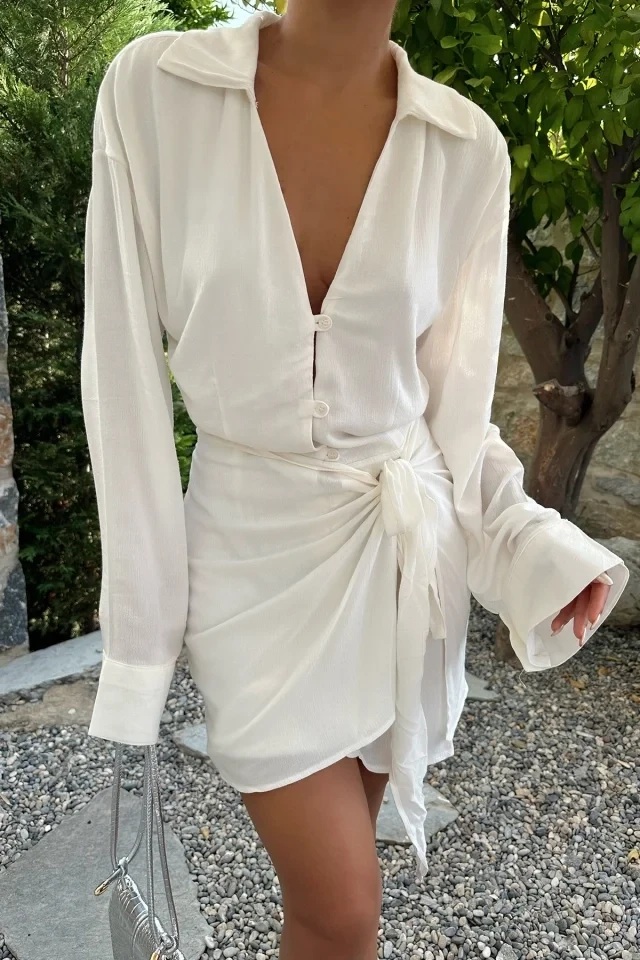 Белое рубашковое платье воротника