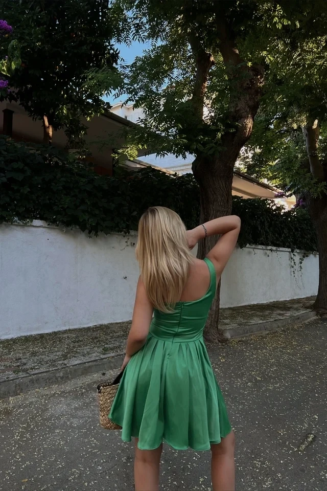 Зеленое мини-платье Carlina с квадратным вырезом