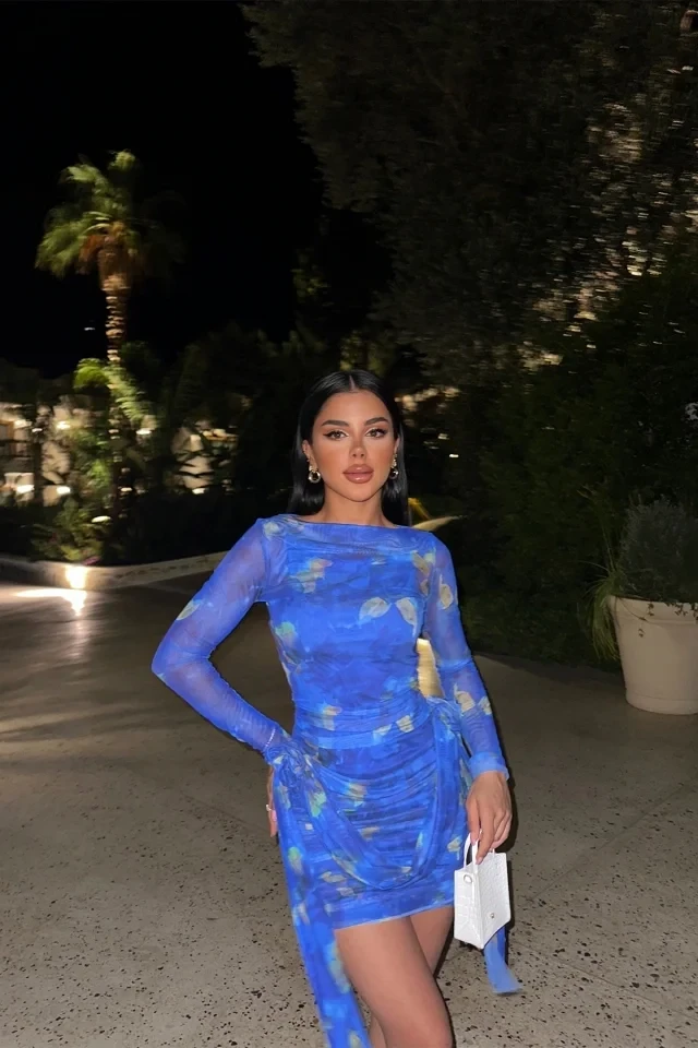 فستان تول تصميم أزرق