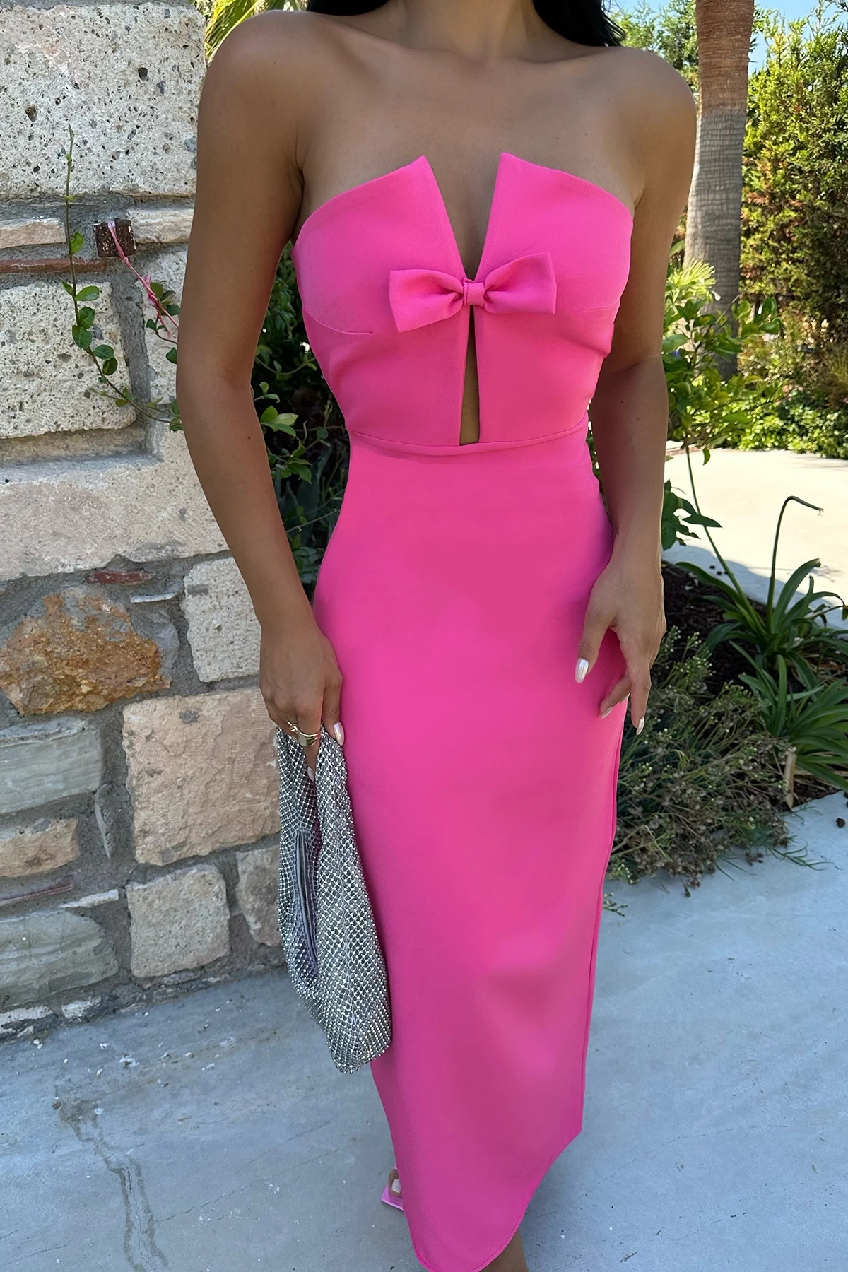 فستان التصميم الوردي