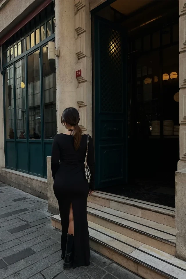 Черное длинное платье с завязками
